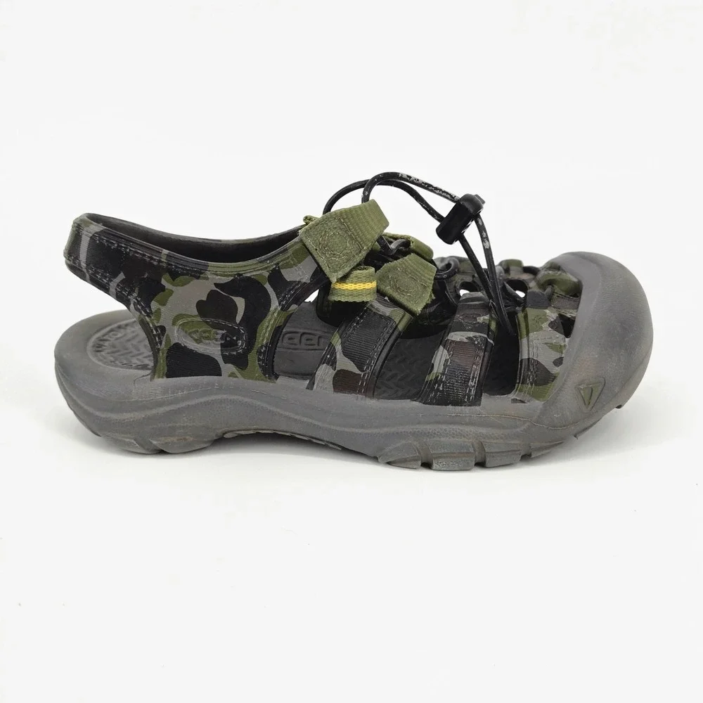 KEEN Newport H2 Camo Waterproof Closed Toe Hiking Sandals Green Kids Size 1 GUC